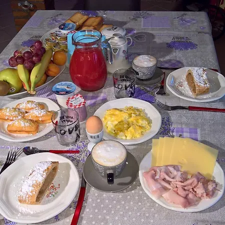 La Mela Verde Bed & Breakfast *